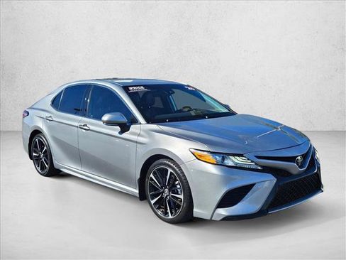 Used 2020 Toyota Camry XSE image 3
