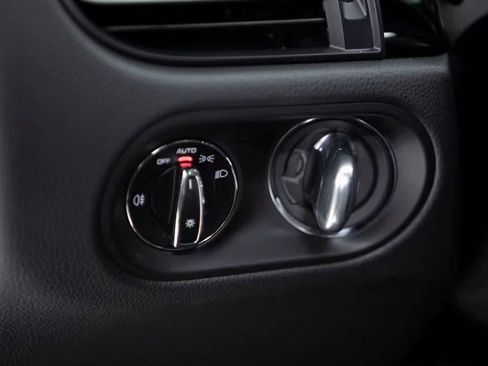 Certified 2025 Porsche Macan Turbo image 20