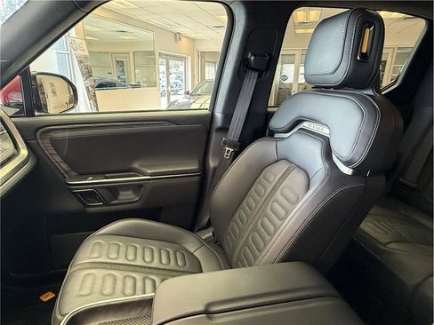 Used 2022 Rivian R1T Adventure image 17