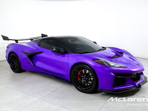 Used 2025 Chevrolet Corvette Z06 w/ Stealth Interior Trim Package RWD image 3