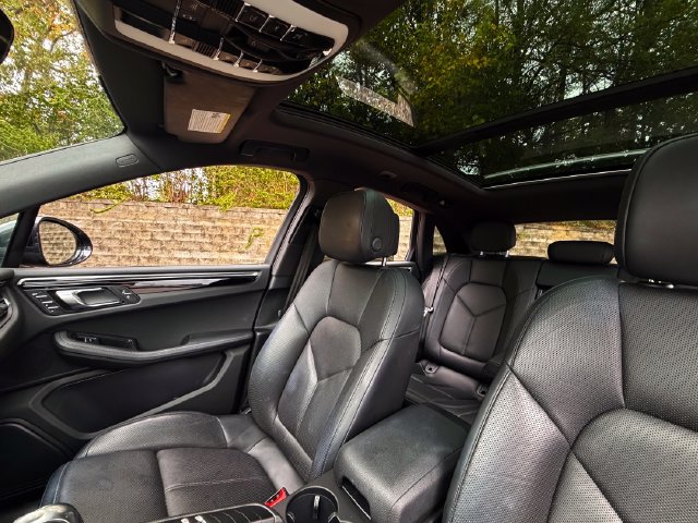 Used 2023 Porsche Macan AWD/4WD image 23