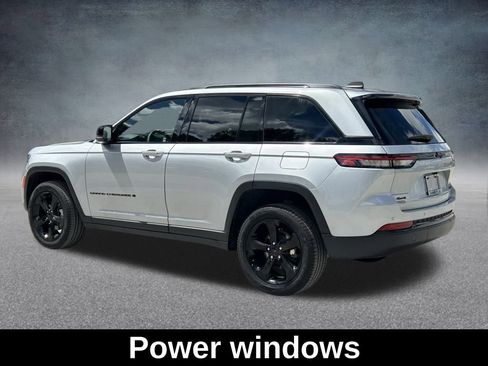 Certified 2024 Jeep Grand Cherokee Limited w/ Black Appearance Package image 9