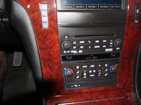 Used 2012 Cadillac Escalade ESV Luxury image 15