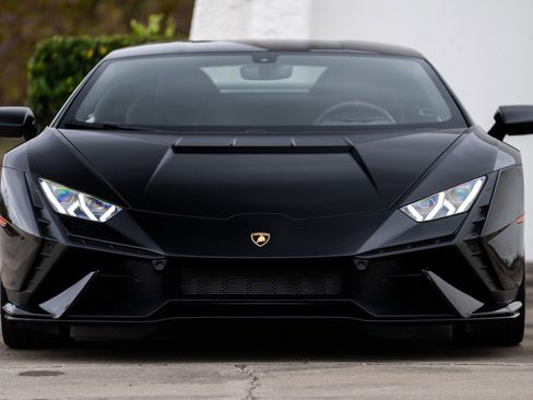Used 2023 Lamborghini Huracan Tecnica image 13