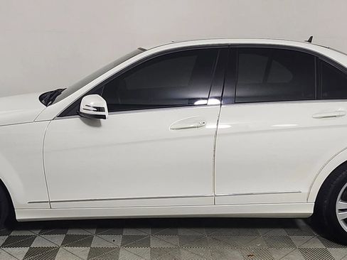 Used 2010 Mercedes-Benz C 300 C 300 Luxury Sedan 4D image 4