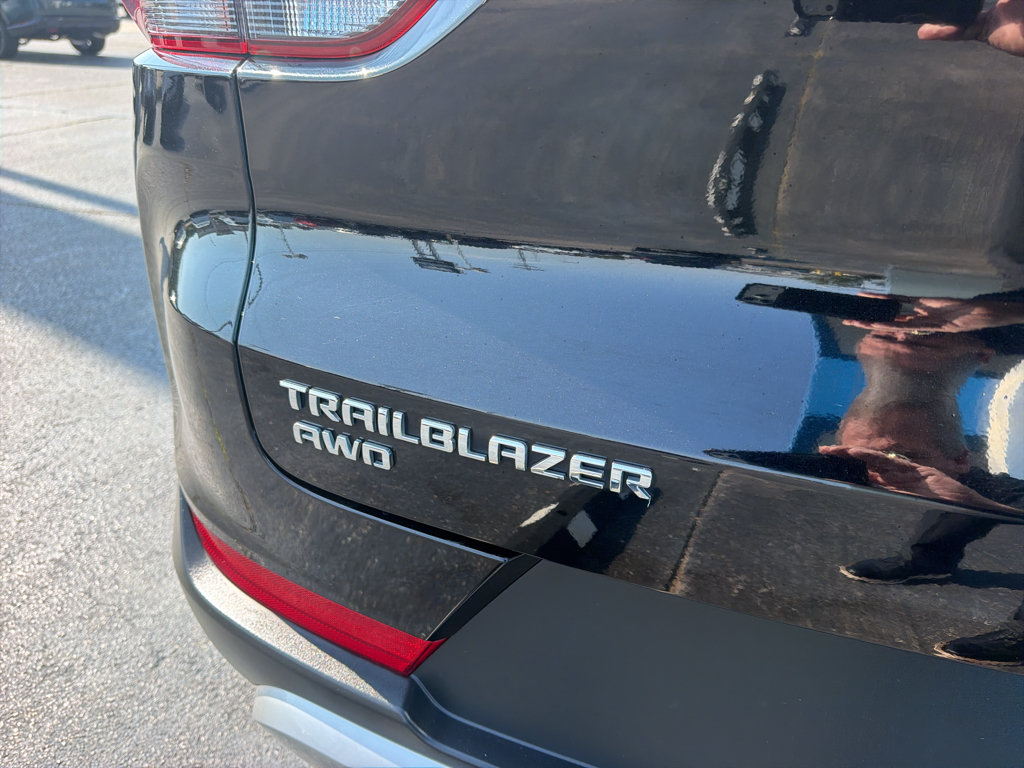Used 2025 Chevrolet TrailBlazer LT AWD/4WD image 7
