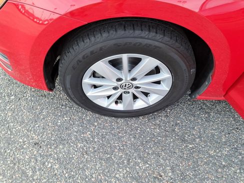 Used 2017 Volkswagen Golf S image 29