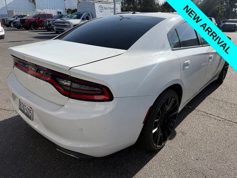 Used 2020 Dodge Charger SXT RWD image 3