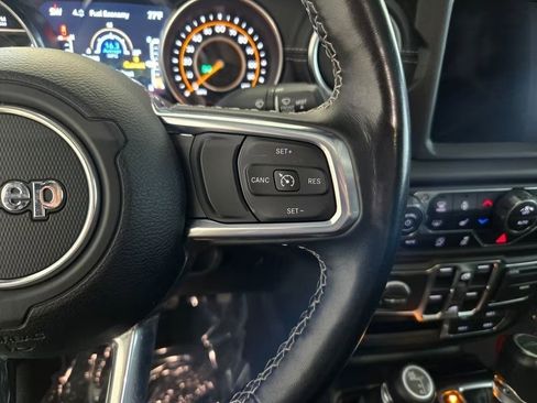 Used 2021 Jeep Gladiator Overland image 15