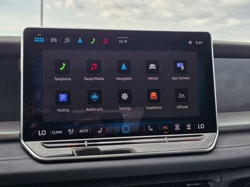 New 2025 Volkswagen Tiguan SE image 30