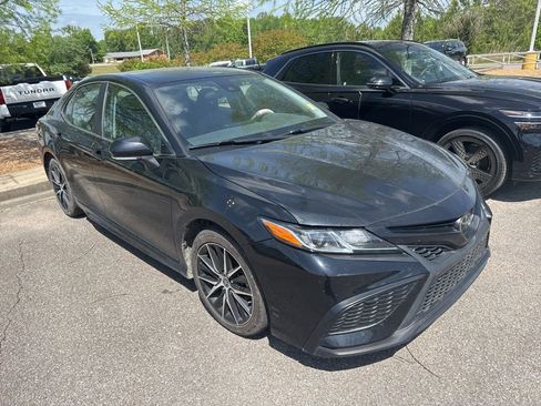 Used 2023 Toyota Camry SE FWD image 2