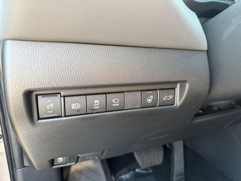 Used 2024 Toyota Venza Limited AWD/4WD image 19