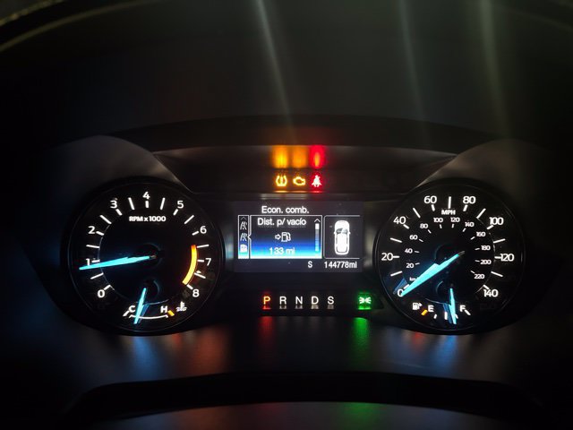 Used 2017 Ford Explorer XLT FWD image 2