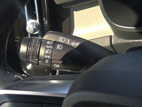 Used 2023 Volvo XC40 B5 Plus AWD/4WD image 40