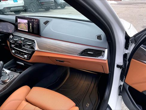 Used 2023 BMW 530i xDrive w/ Premium Package image 13