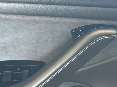 Used 2018 Tesla Model 3 Long Range RWD image 13