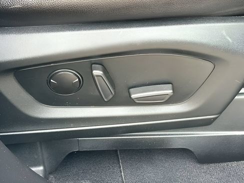 Used 2023 Ford Explorer Limited w/ Equipment Group 301A RWD image 15