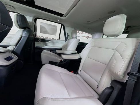 New 2026 Lincoln Navigator Reserve AWD/4WD image 27