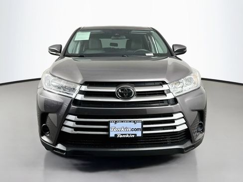 Used 2019 Toyota Highlander LE AWD/4WD image 2
