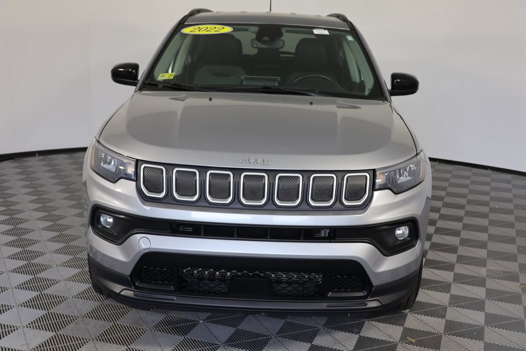 Used 2022 Jeep Compass Latitude w/ Convenience Group AWD/4WD image 3