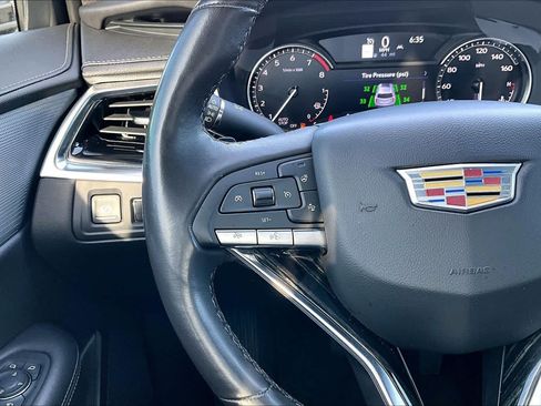 Used 2025 Cadillac XT6 Premium Luxury AWD/4WD image 23