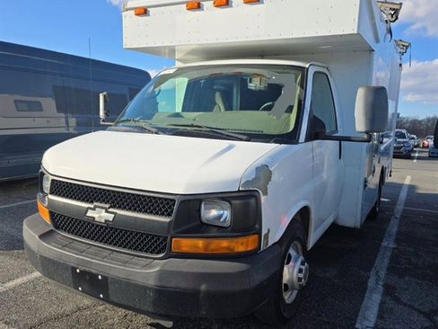 Used 2009 Chevrolet Express 3500 image 1