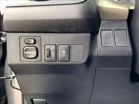 Used 2014 Toyota RAV4 LE FWD image 33