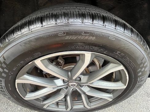 Used 2016 Volvo XC90 T6 Momentum w/ Momentum Plus Package image 24