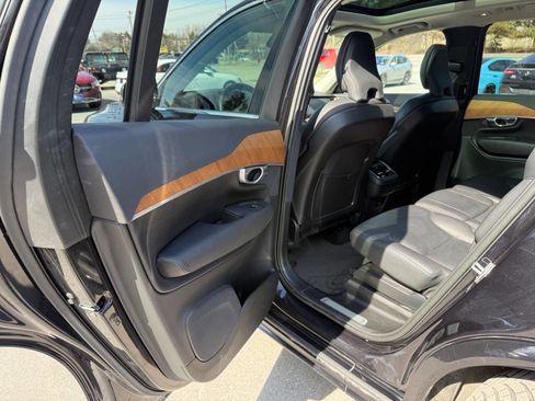Used 2023 Volvo XC90 B6 Plus image 13