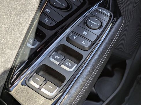 Used 2022 Kia Niro EX Premium image 24