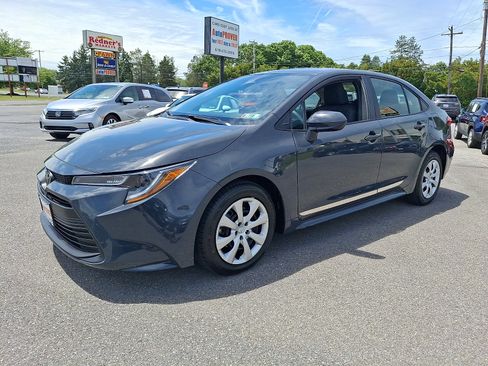 Used 2025 Toyota Corolla LE FWD image 3