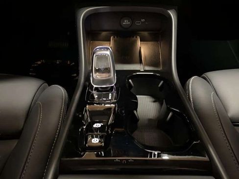 Used 2025 Volvo XC40 B5 Plus image 53