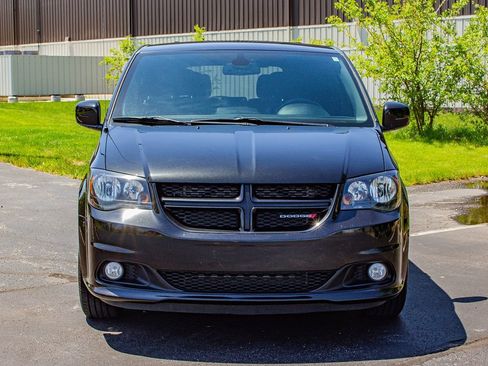 Used 2019 Dodge Grand Caravan SE FWD image 2