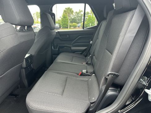 Used 2025 Toyota 4Runner SR5 AWD/4WD image 32