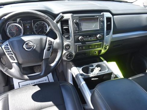 Used 2017 Nissan Titan PRO-4X AWD/4WD image 19