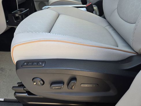 New 2025 Volkswagen ID. Buzz 1st Edition image 19