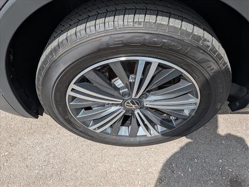Certified 2024 Volkswagen Tiguan Wolfsburg Edition FWD image 9