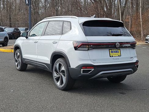 New 2026 Volkswagen Taos SE AWD/4WD image 5