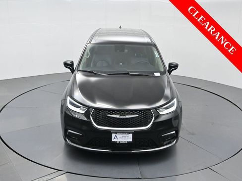 Used 2024 Chrysler Pacifica Touring-L image 54