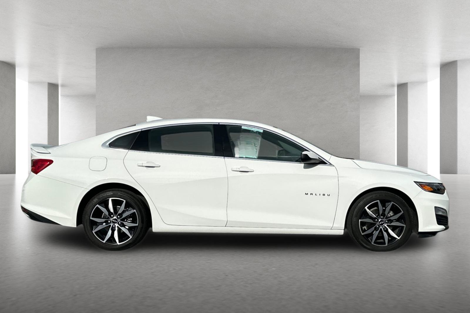 Used 2025 Chevrolet Malibu RS FWD image 3