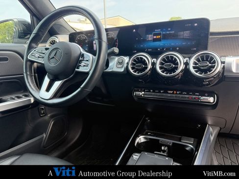 Used 2022 Mercedes-Benz GLB 250 4MATIC image 31