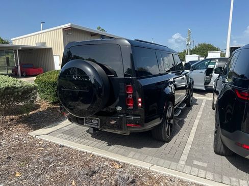 Used 2023 Land Rover Defender 130 X-Dynamic SE AWD/4WD image 5