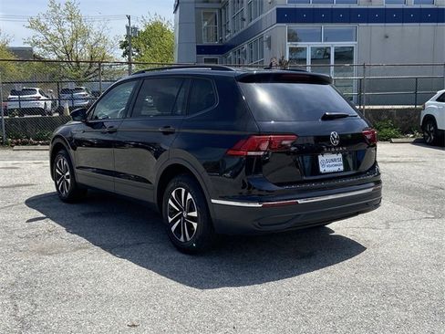 Used 2024 Volkswagen Tiguan S image 8