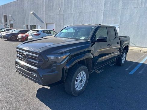 Used 2025 Toyota Tacoma SR5 w/ SR5 Upgrade Package AWD/4WD image 1