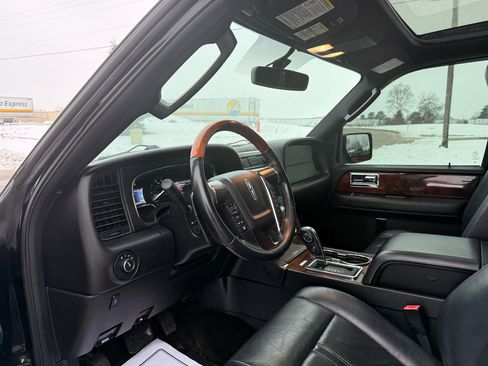 Used 2016 Lincoln Navigator Select image 15