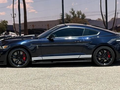 Used 2021 Ford Mustang Shelby GT500 w/ Technology Package RWD image 4