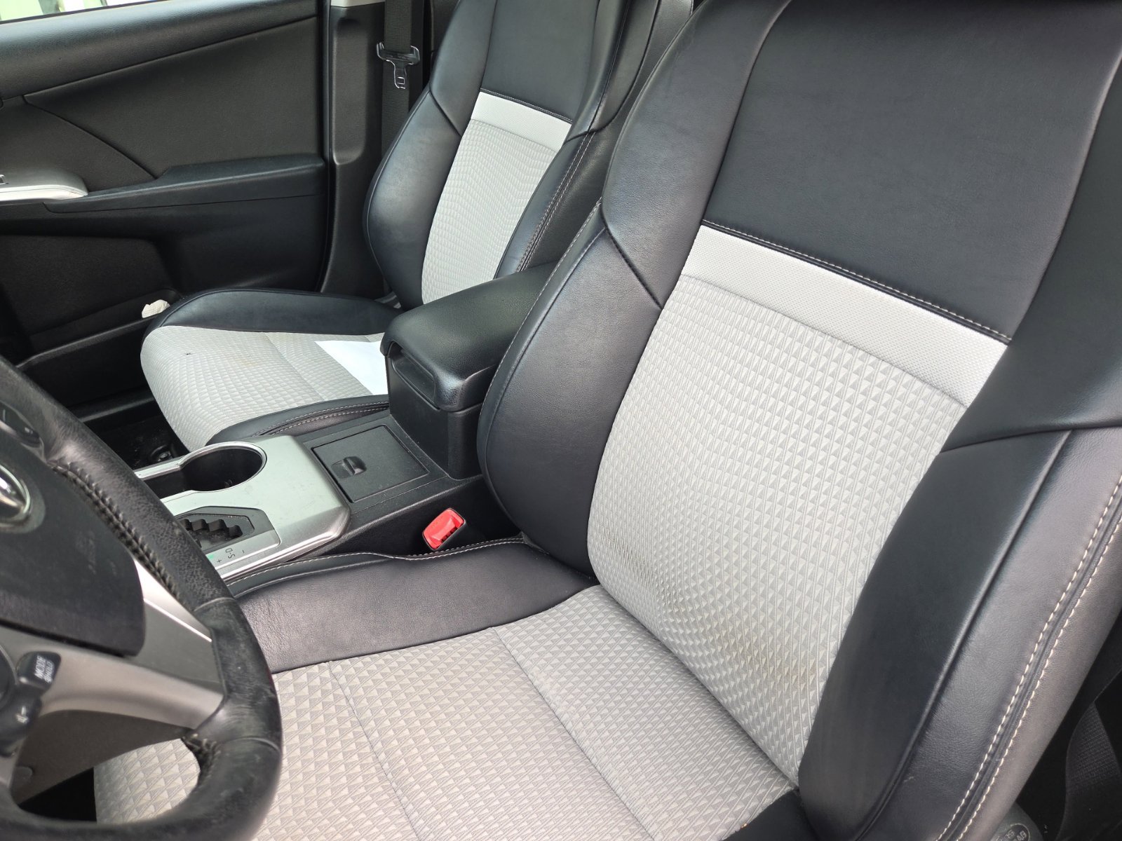 Used 2014 Toyota Camry SE FWD image 16