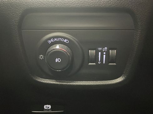 Used 2024 Jeep Grand Cherokee Limited w/ Luxury Tech Group II AWD/4WD image 31