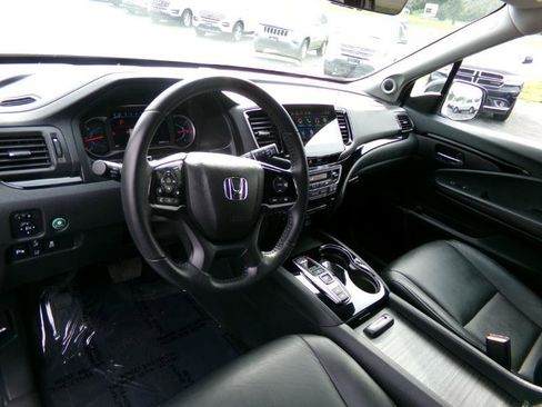 Used 2022 Honda Pilot Touring image 16