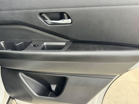 Used 2022 Nissan Pathfinder SV FWD image 19
